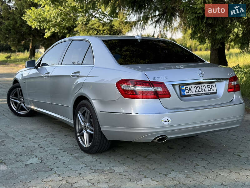Седан Mercedes-Benz E-Class 2011 в Запорожье
