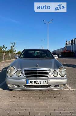 Седан Mercedes-Benz E-Class 2000 в Дубні