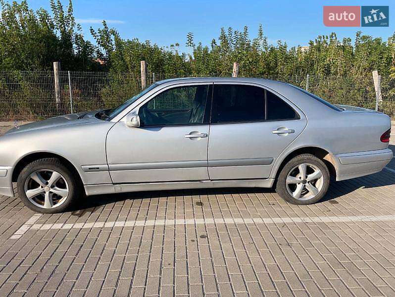 Седан Mercedes-Benz E-Class 2000 в Дубно
