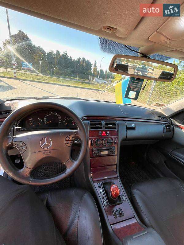 Седан Mercedes-Benz E-Class 2000 в Дубно