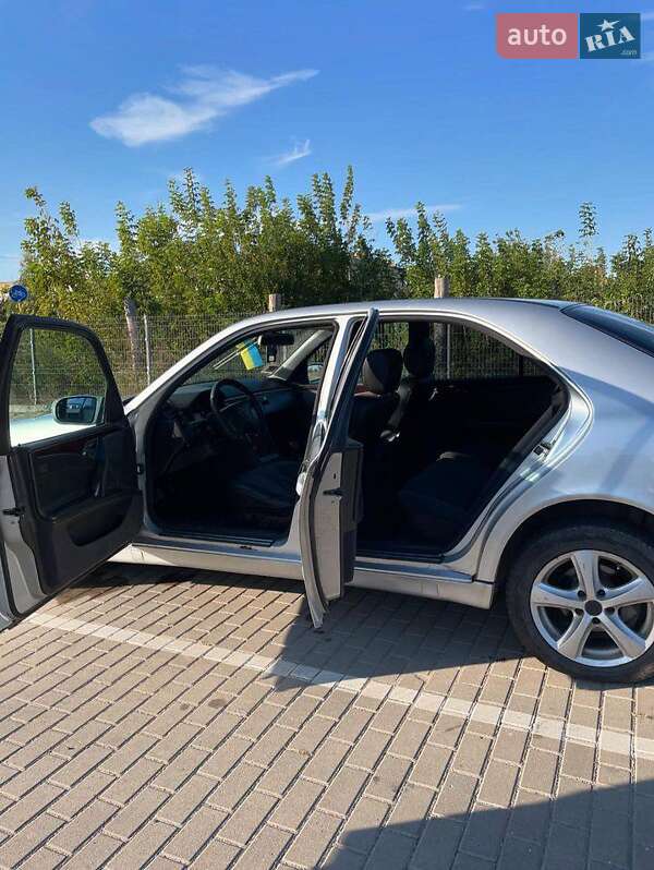 Седан Mercedes-Benz E-Class 2000 в Дубно