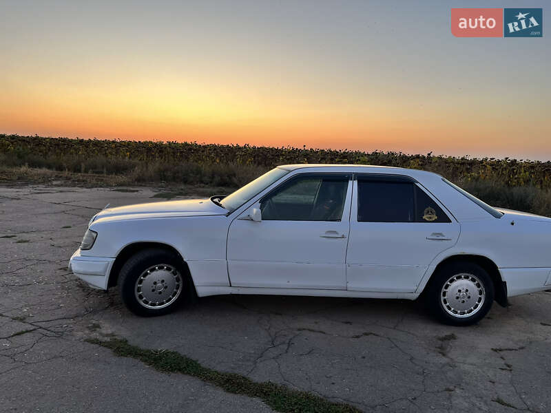Mercedes-Benz E-Class 1986