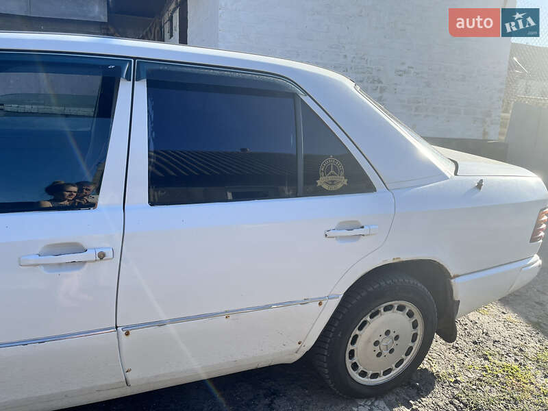 Седан Mercedes-Benz E-Class 1986 в Тальному