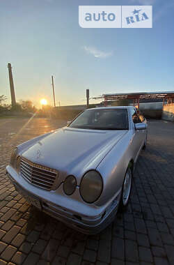 Седан Mercedes-Benz E-Class 2001 в Мукачевому