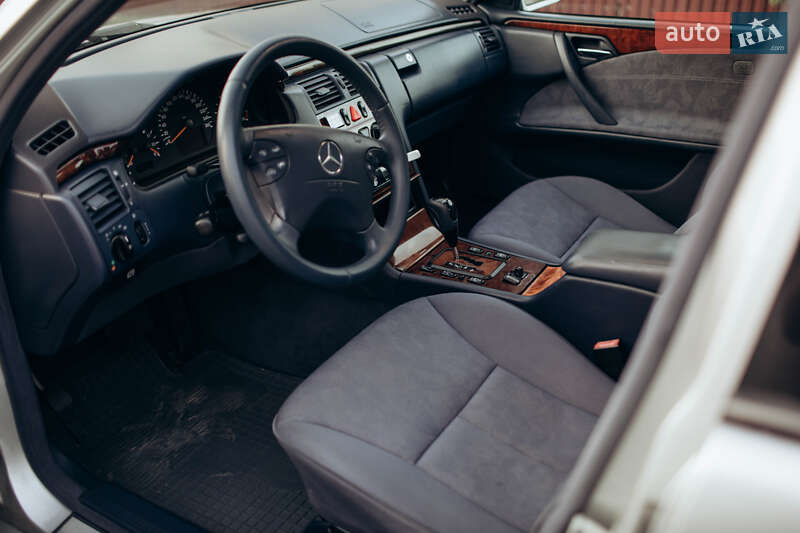 Седан Mercedes-Benz E-Class 2001 в Ковелі