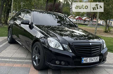 Седан Mercedes-Benz E-Class 2011 в Днепре