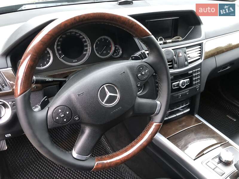 Седан Mercedes-Benz E-Class 2012 в Старій Вижівці