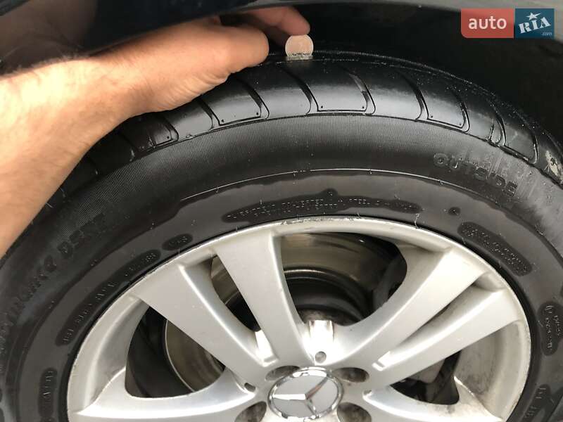 Седан Mercedes-Benz E-Class 2012 в Старій Вижівці