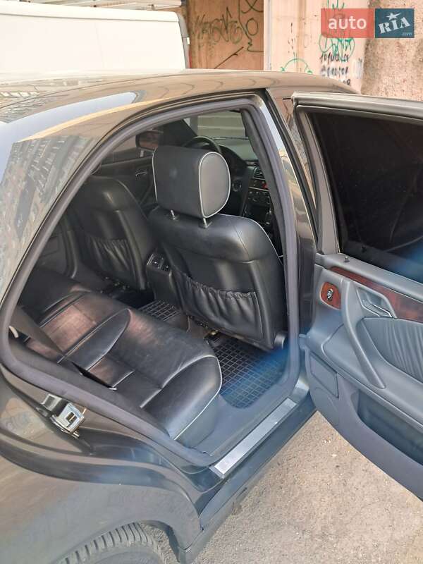 Седан Mercedes-Benz E-Class 2000 в Кривом Роге