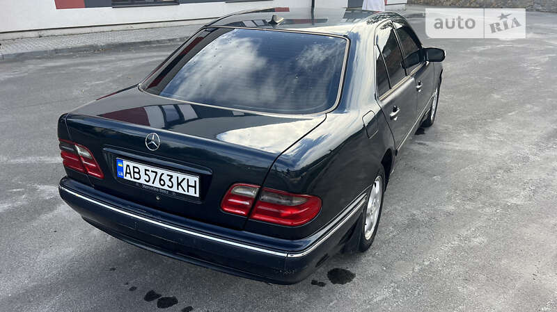 Седан Mercedes-Benz E-Class 1999 в Липовце