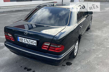 Седан Mercedes-Benz E-Class 1999 в Липовці