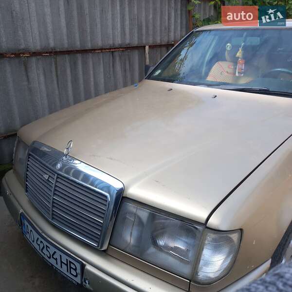 Mercedes-Benz E-Class 1988