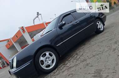 Седан Mercedes-Benz E-Class 2001 в Черновцах