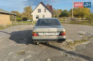 Седан Mercedes-Benz E-Class 1987 в Маневичах