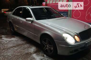 Седан Mercedes-Benz E-Class 2002 в Киеве