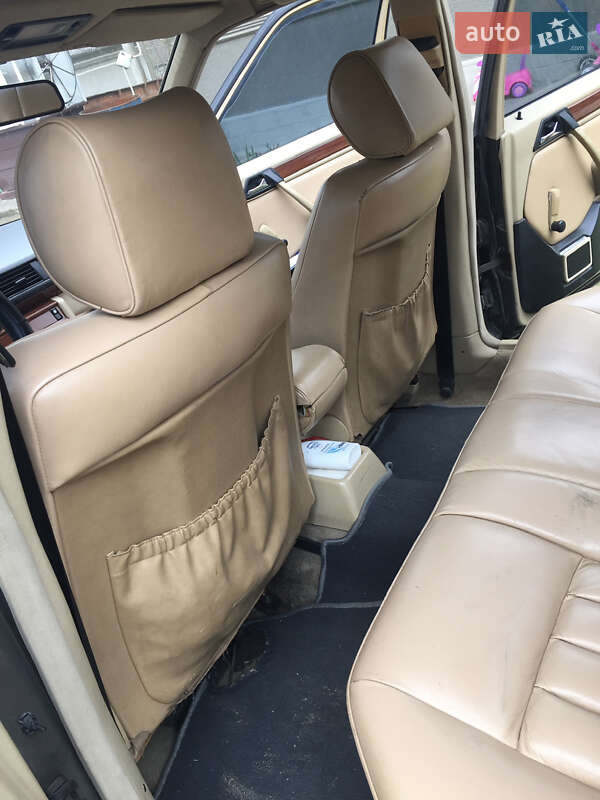 Седан Mercedes-Benz E-Class 1992 в Чернівцях