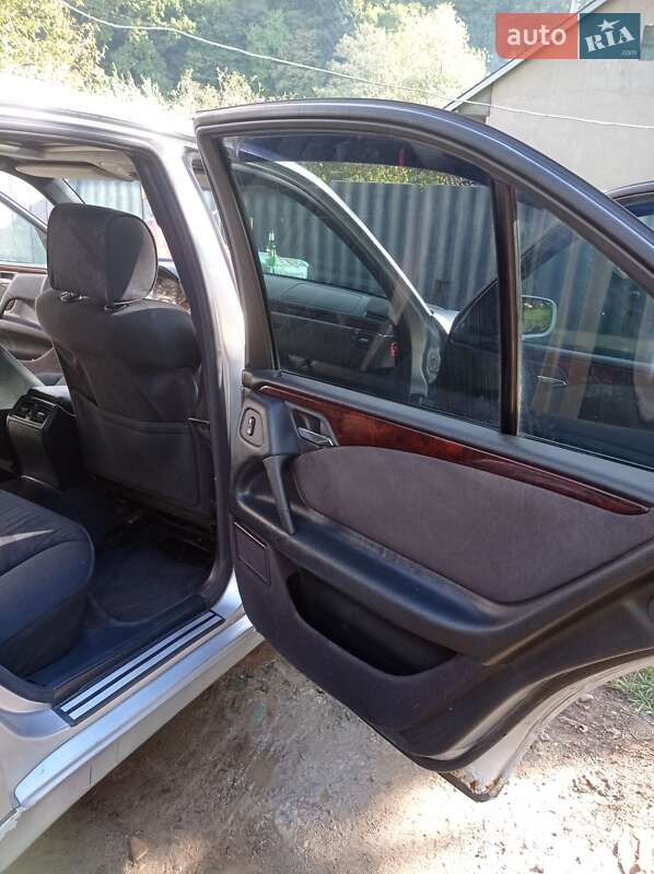 Седан Mercedes-Benz E-Class 1997 в Черновцах