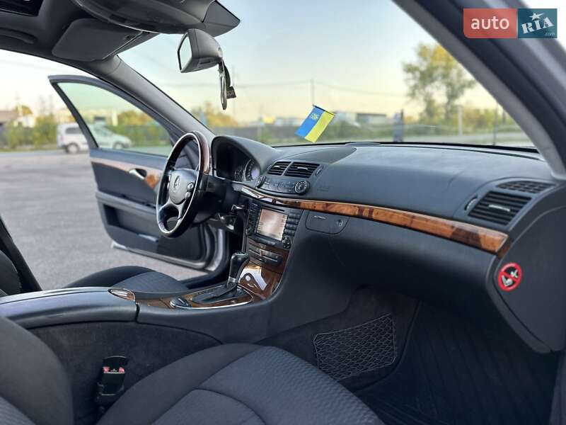 Седан Mercedes-Benz E-Class 2004 в Виноградове