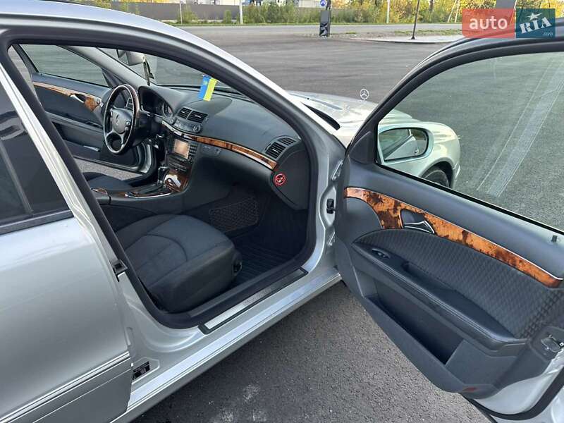Седан Mercedes-Benz E-Class 2004 в Виноградове