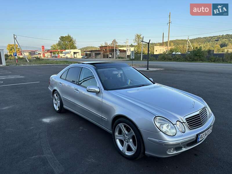 Седан Mercedes-Benz E-Class 2004 в Виноградове