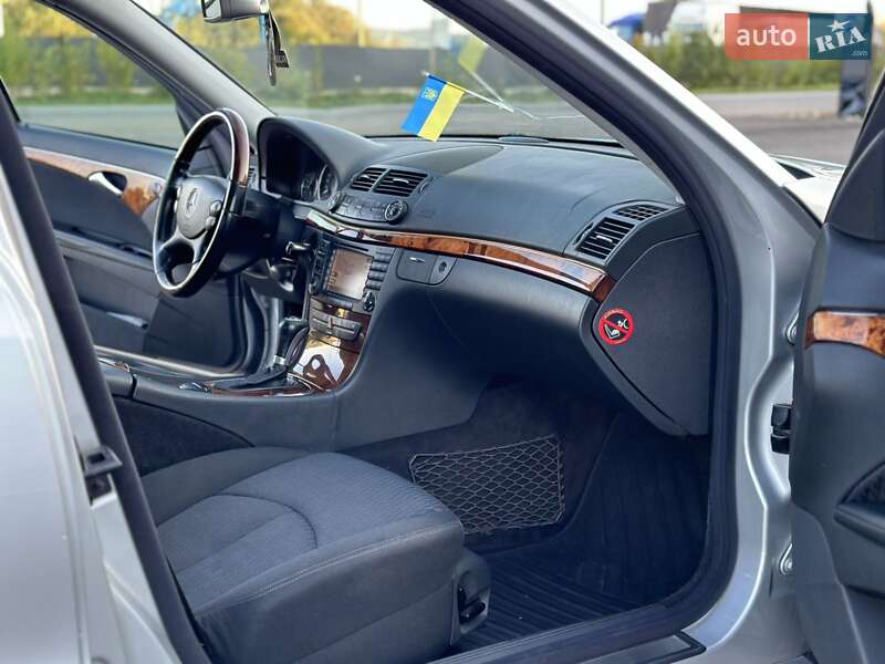 Седан Mercedes-Benz E-Class 2004 в Виноградове