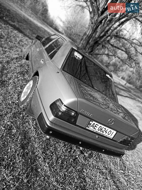 Седан Mercedes-Benz E-Class 1988 в Кривом Роге