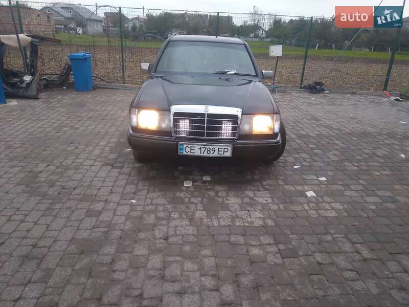 Седан Mercedes-Benz E-Class 1989 в Кицмани