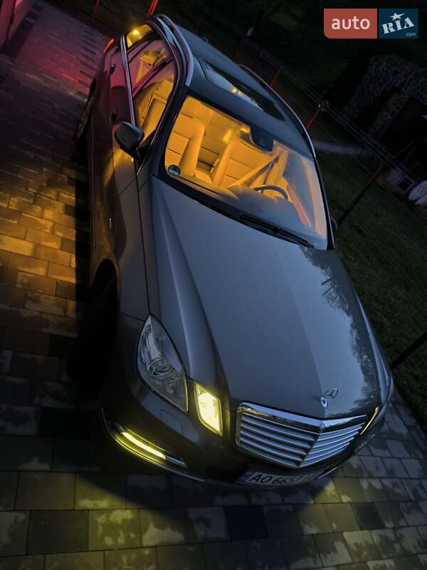 Універсал Mercedes-Benz E-Class 2012 в Сваляві