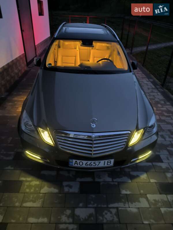 Універсал Mercedes-Benz E-Class 2012 в Сваляві