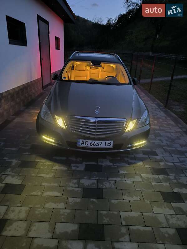 Універсал Mercedes-Benz E-Class 2012 в Сваляві