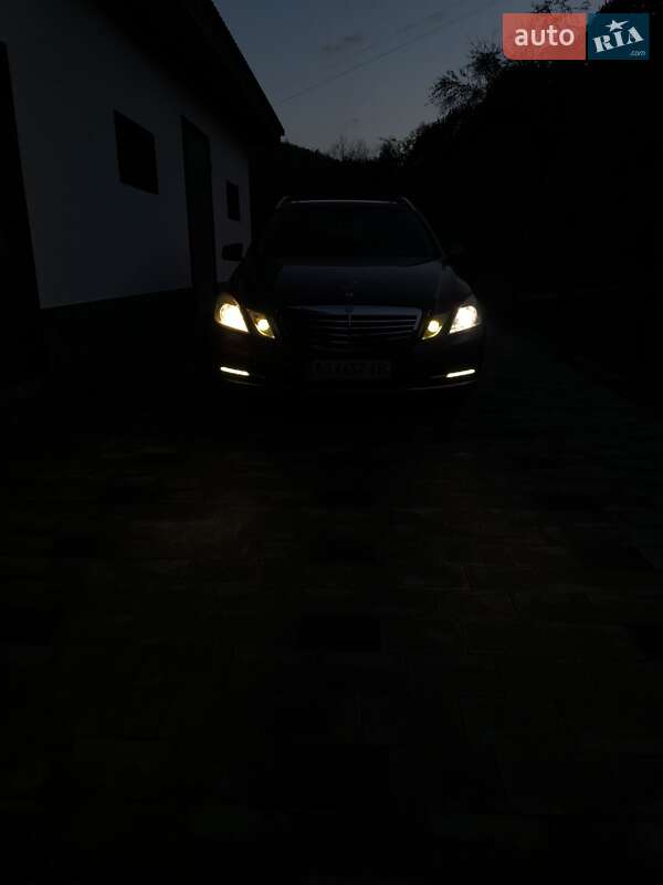 Універсал Mercedes-Benz E-Class 2012 в Сваляві