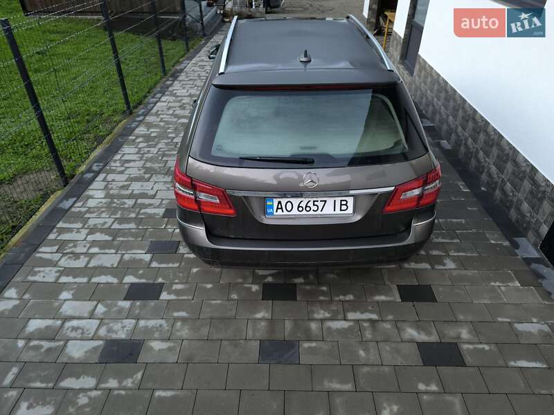 Універсал Mercedes-Benz E-Class 2012 в Сваляві