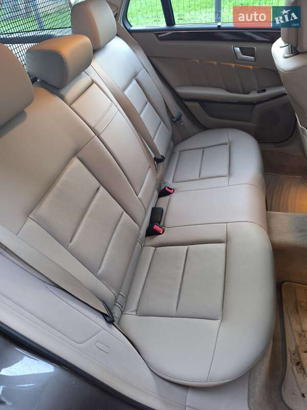 Універсал Mercedes-Benz E-Class 2012 в Сваляві