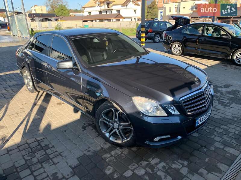 Седан Mercedes-Benz E-Class 2009 в Староконстантинове