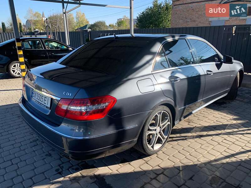 Седан Mercedes-Benz E-Class 2009 в Староконстантинове