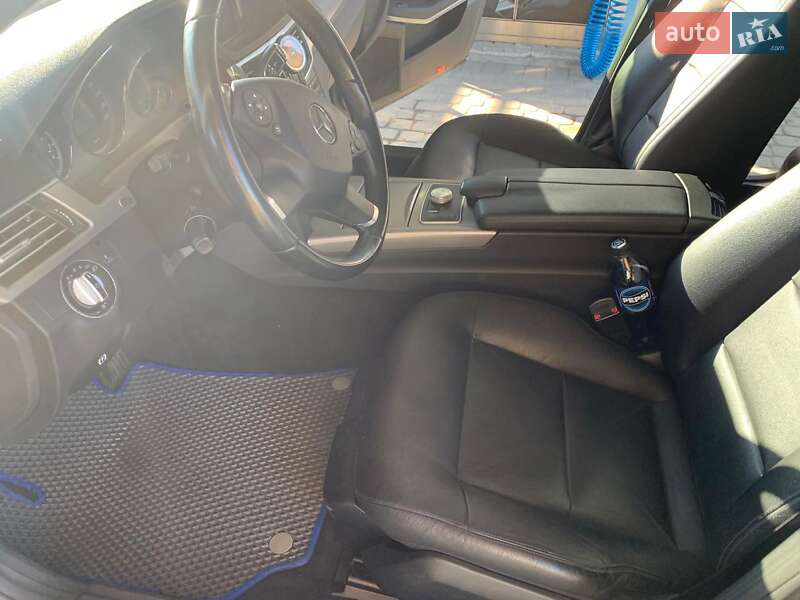 Седан Mercedes-Benz E-Class 2009 в Староконстантинове