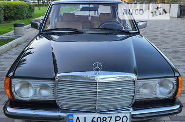 Седан Mercedes-Benz E-Class 1979 в Дніпрі