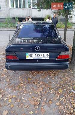 Седан Mercedes-Benz E-Class 1993 в Львове