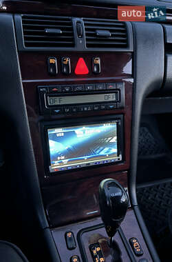 Седан Mercedes-Benz E-Class 2001 в 