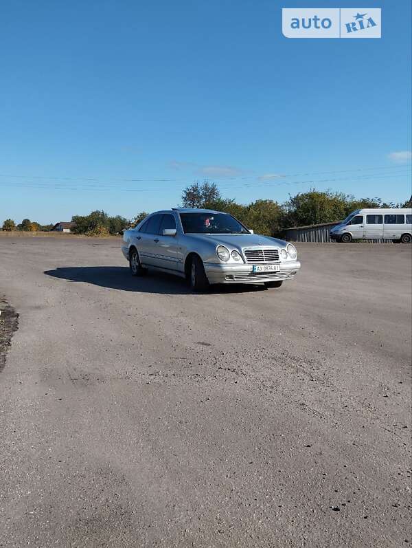 Седан Mercedes-Benz E-Class 1998 в Краснограді