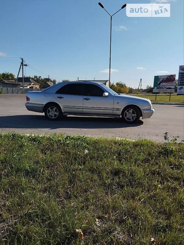 Седан Mercedes-Benz E-Class 1998 в Краснограді