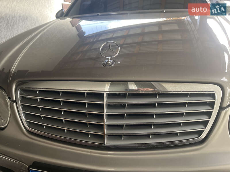 Седан Mercedes-Benz E-Class 2006 в Вижнице