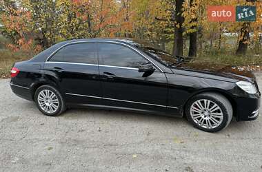 Седан Mercedes-Benz E-Class 2011 в Кельменцах