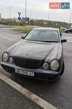 Седан Mercedes-Benz E-Class 2000 в Виннице