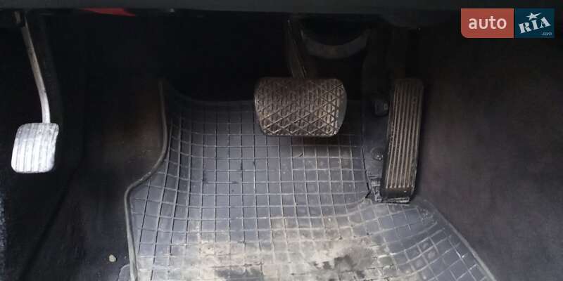 Седан Mercedes-Benz E-Class 2002 в Чернівцях