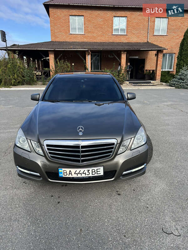 Седан Mercedes-Benz E-Class 2012 в Кропивницькому