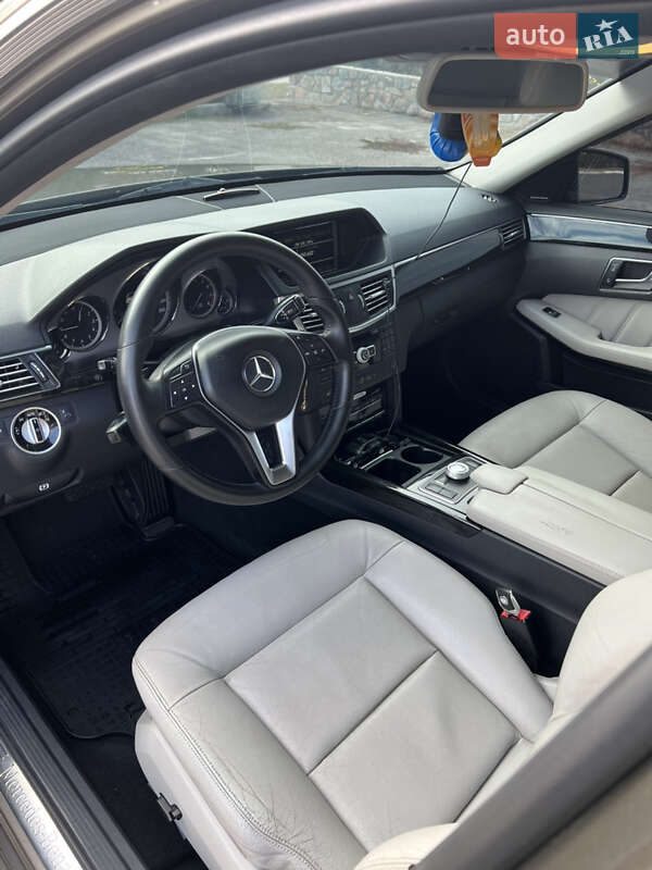 Седан Mercedes-Benz E-Class 2012 в Кропивницькому