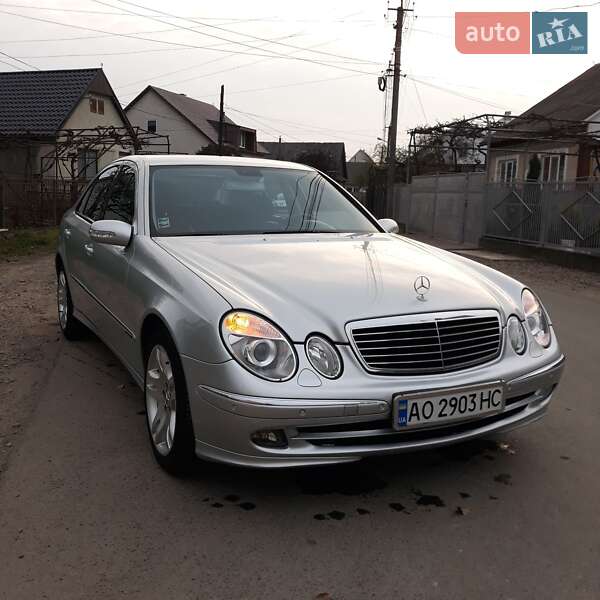 Седан Mercedes-Benz E-Class 2005 в Хусте