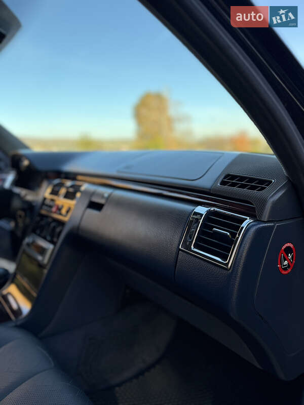 Седан Mercedes-Benz E-Class 2002 в Чернівцях
