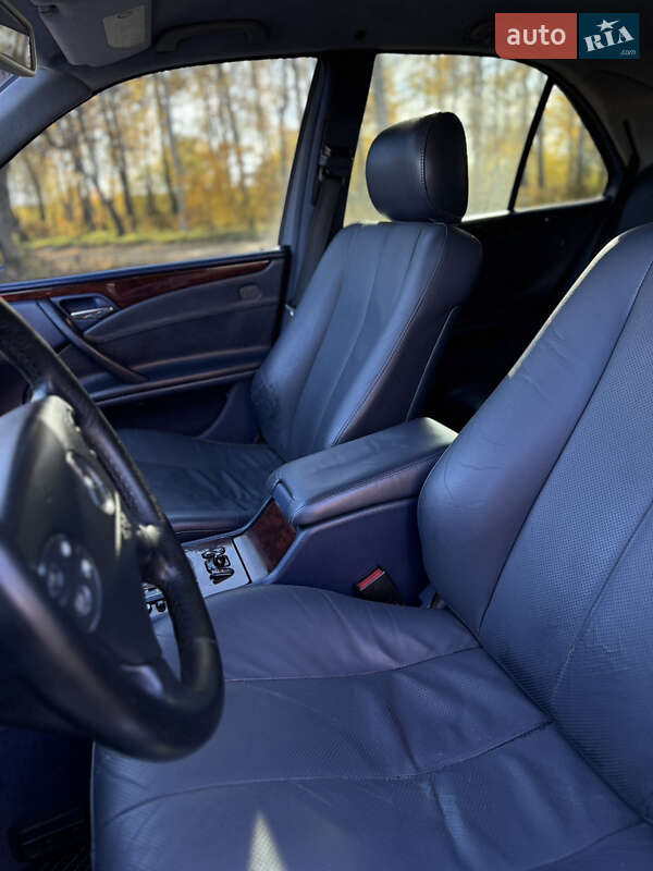 Седан Mercedes-Benz E-Class 2002 в Чернівцях